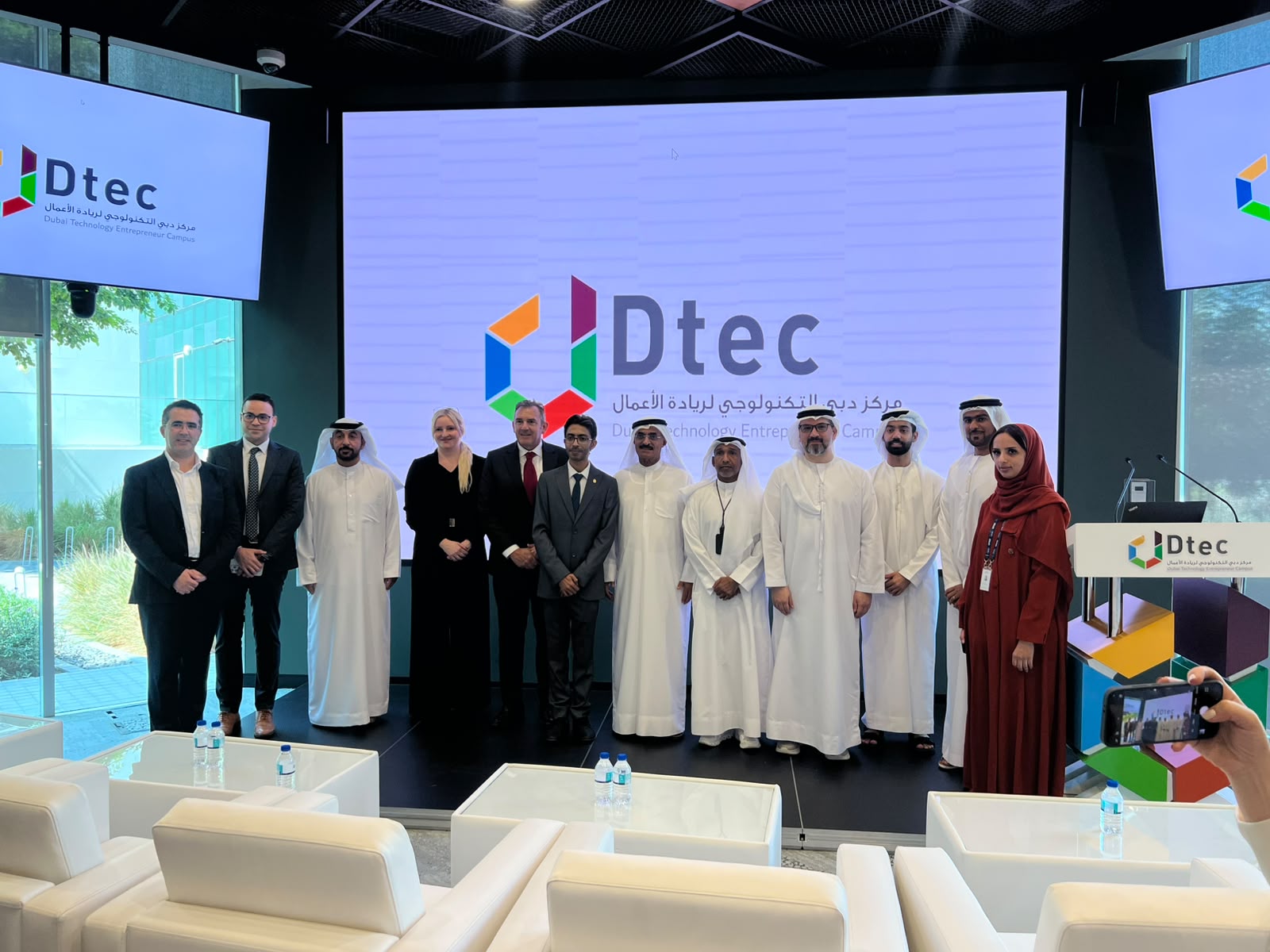 معالي الدكتور بلحيف النعيمي يلقي الكلمة الرئيسية في مؤتمر كوجنيشن إكس الإمارات بدبي
