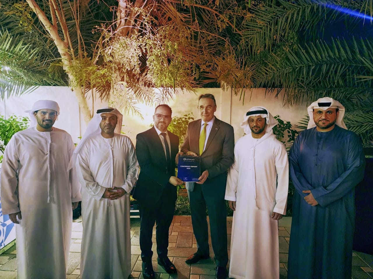 Emirates scholar congratulates the Dutch Ambassador on King’s Day.