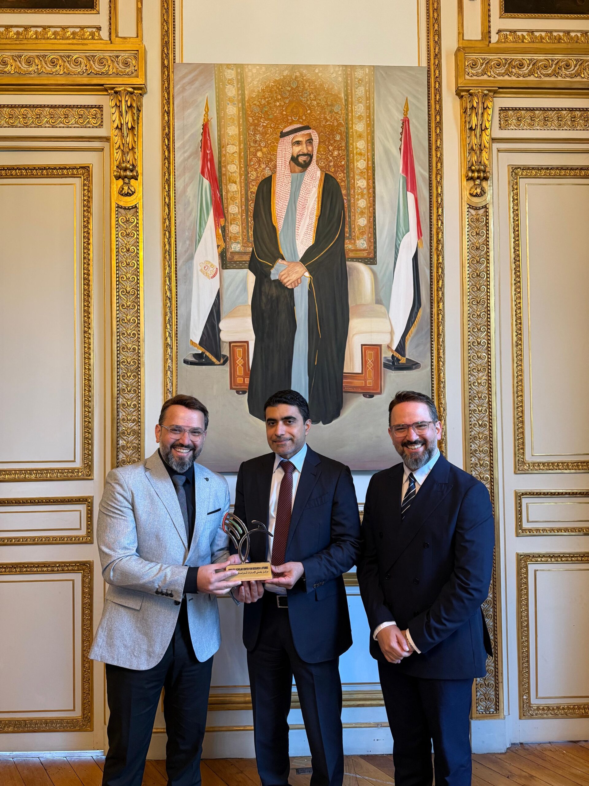 سفير الإمارات في فرنسا يستقبل وفد باحثي الإمارات