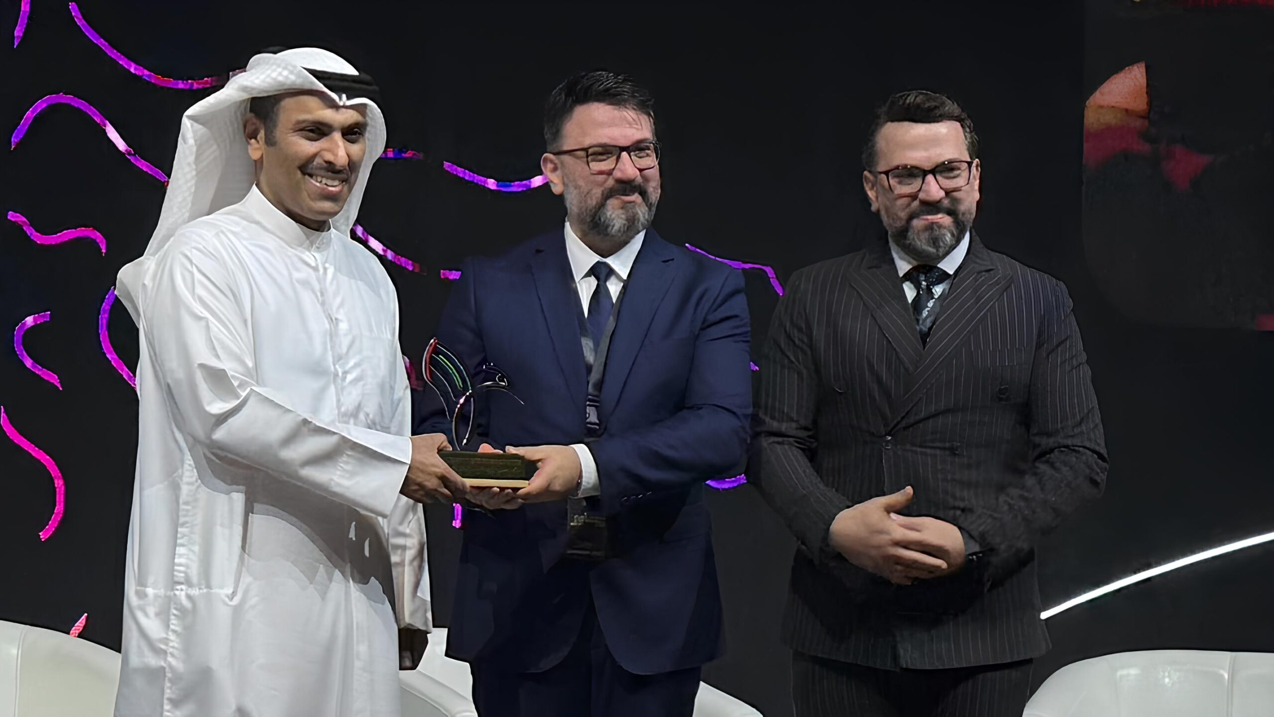 باحثي الإمارات شريكًا علميًا في قمة جذور للذكاء الاصطناعي بمملكة البحرين